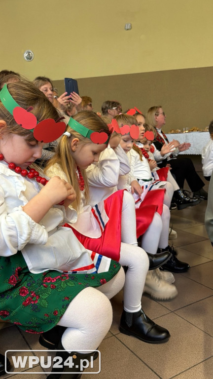 „Śpiewanie przy szarlotce” w Przemiarowie