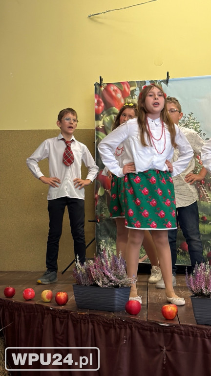 „Śpiewanie przy szarlotce” w Przemiarowie