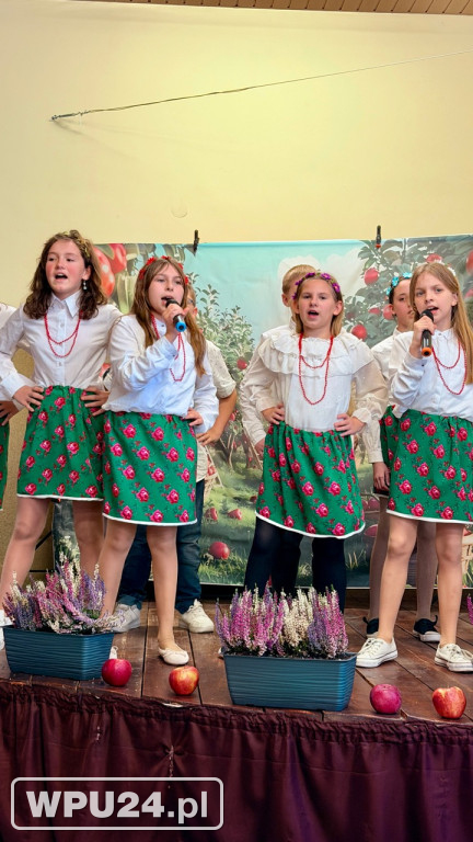 „Śpiewanie przy szarlotce” w Przemiarowie