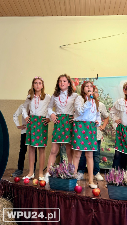 „Śpiewanie przy szarlotce” w Przemiarowie