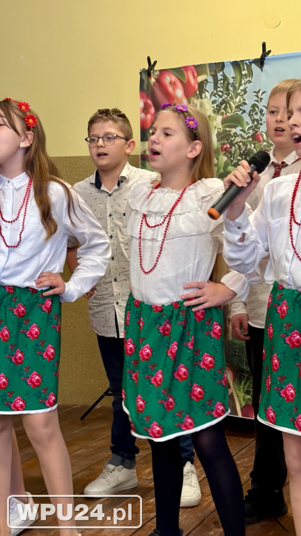 „Śpiewanie przy szarlotce” w Przemiarowie