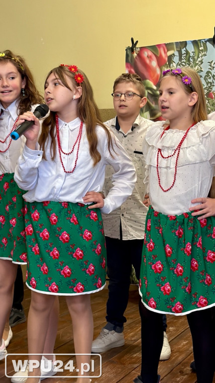 „Śpiewanie przy szarlotce” w Przemiarowie