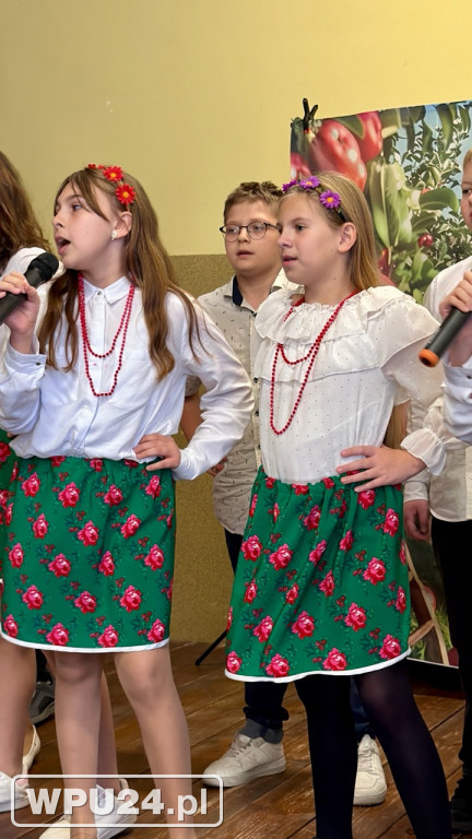 „Śpiewanie przy szarlotce” w Przemiarowie