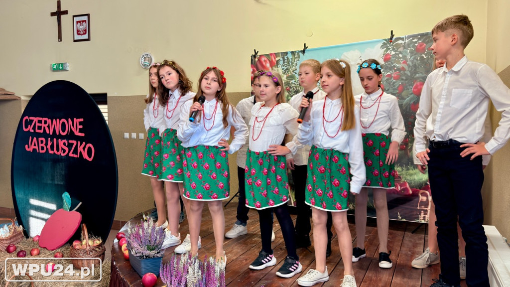 „Śpiewanie przy szarlotce” w Przemiarowie