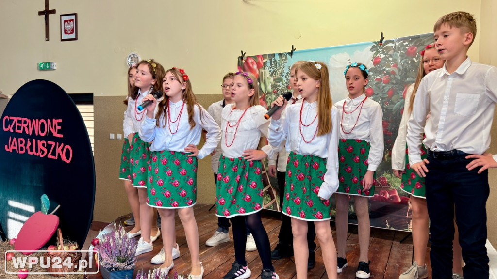 „Śpiewanie przy szarlotce” w Przemiarowie