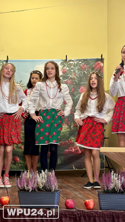 „Śpiewanie przy szarlotce” w Przemiarowie