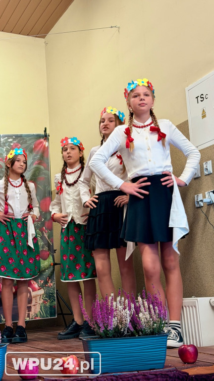 „Śpiewanie przy szarlotce” w Przemiarowie