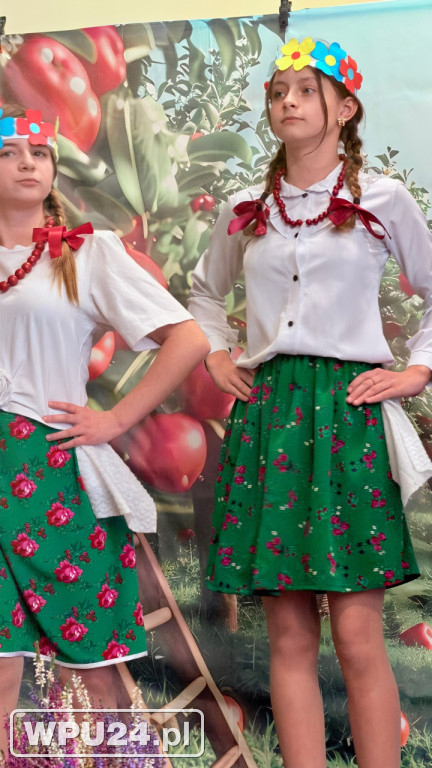 „Śpiewanie przy szarlotce” w Przemiarowie