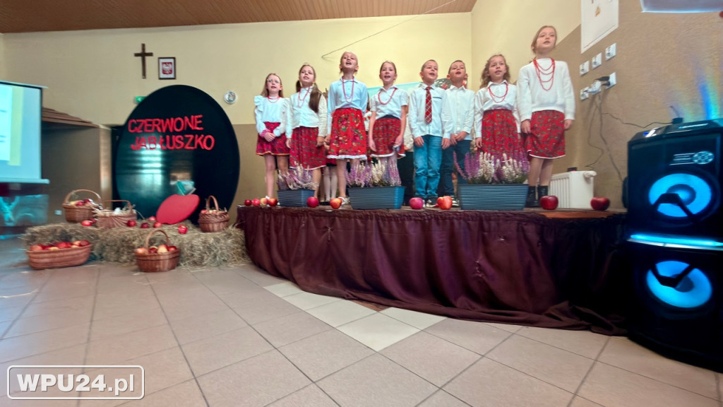 „Śpiewanie przy szarlotce” w Przemiarowie