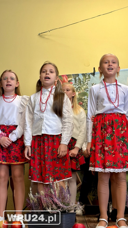 „Śpiewanie przy szarlotce” w Przemiarowie