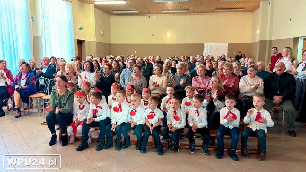 „Śpiewanie przy szarlotce” w Przemiarowie