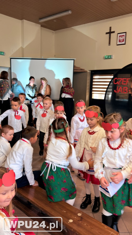 „Śpiewanie przy szarlotce” w Przemiarowie