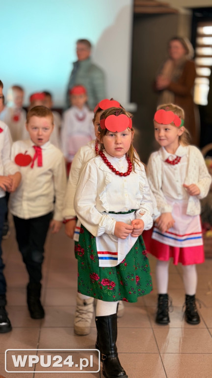 „Śpiewanie przy szarlotce” w Przemiarowie