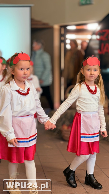 „Śpiewanie przy szarlotce” w Przemiarowie