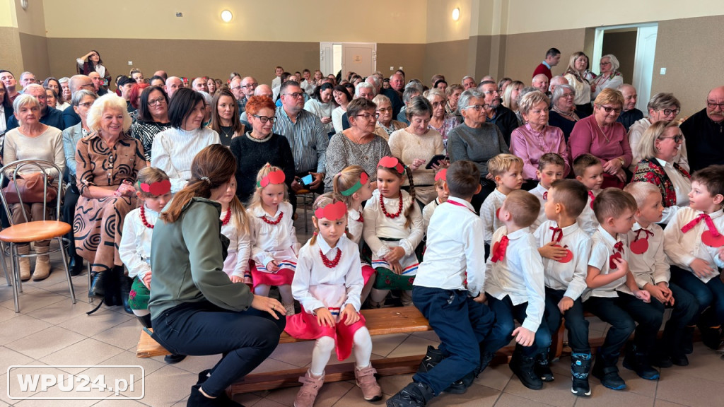 „Śpiewanie przy szarlotce” w Przemiarowie