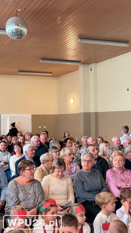 „Śpiewanie przy szarlotce” w Przemiarowie