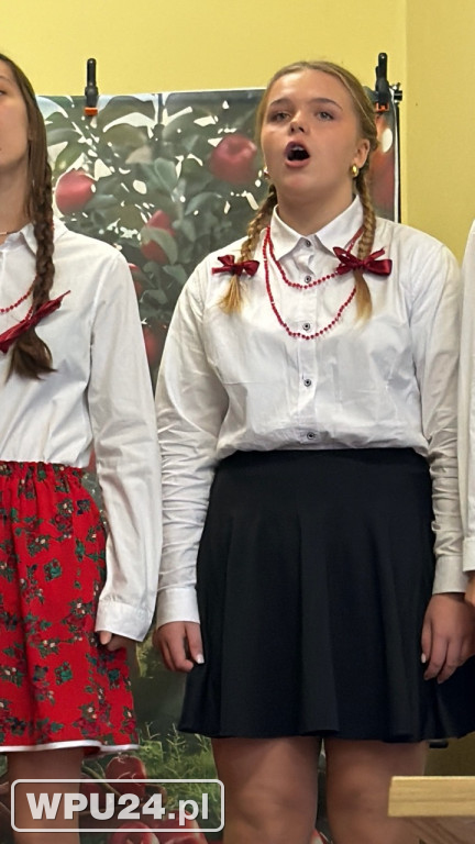 „Śpiewanie przy szarlotce” w Przemiarowie