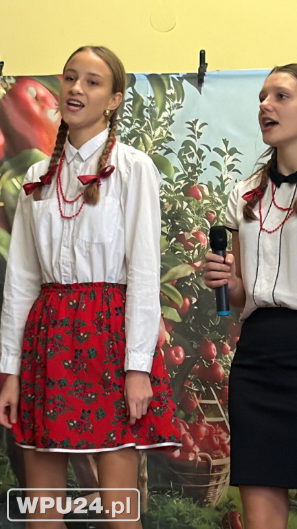 „Śpiewanie przy szarlotce” w Przemiarowie