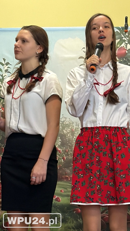 „Śpiewanie przy szarlotce” w Przemiarowie