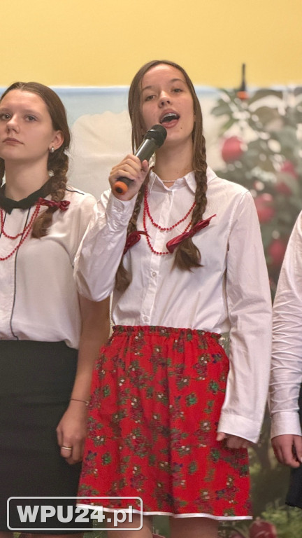 „Śpiewanie przy szarlotce” w Przemiarowie