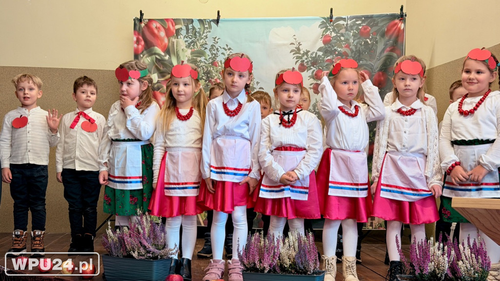 „Śpiewanie przy szarlotce” w Przemiarowie