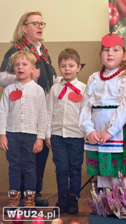 „Śpiewanie przy szarlotce” w Przemiarowie