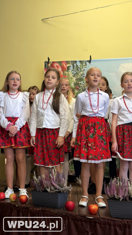 „Śpiewanie przy szarlotce” w Przemiarowie