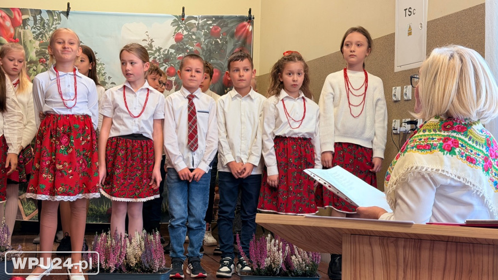 „Śpiewanie przy szarlotce” w Przemiarowie