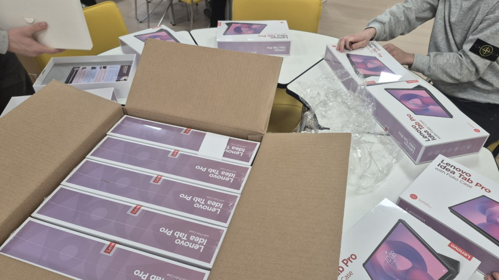 Sprzęt multimedialny dla placówek oświatowych