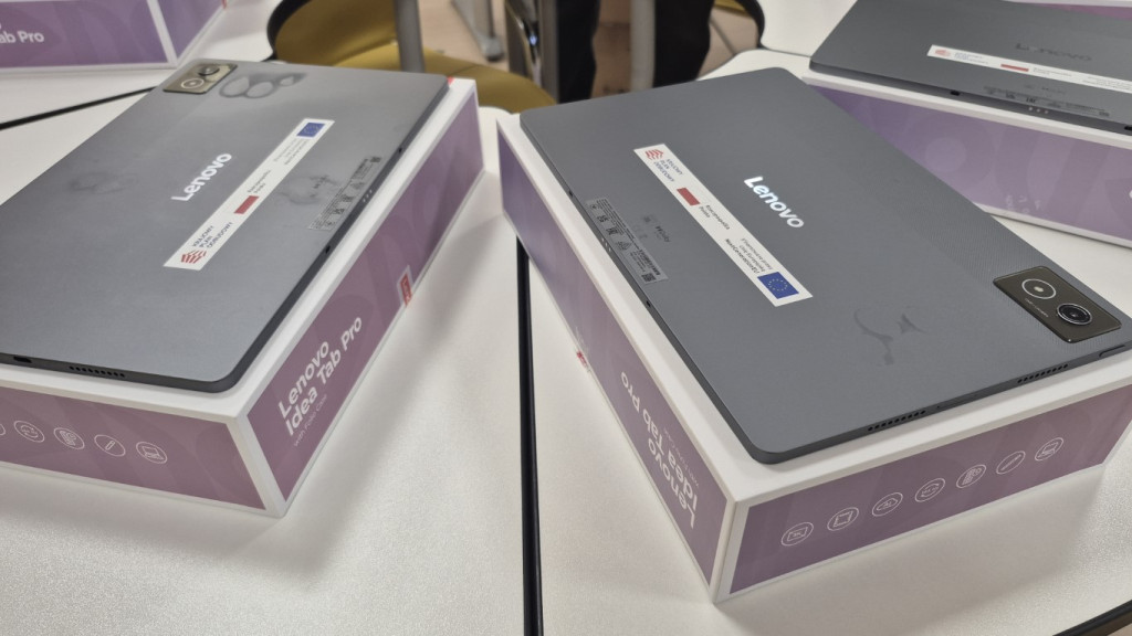 Sprzęt multimedialny dla placówek oświatowych