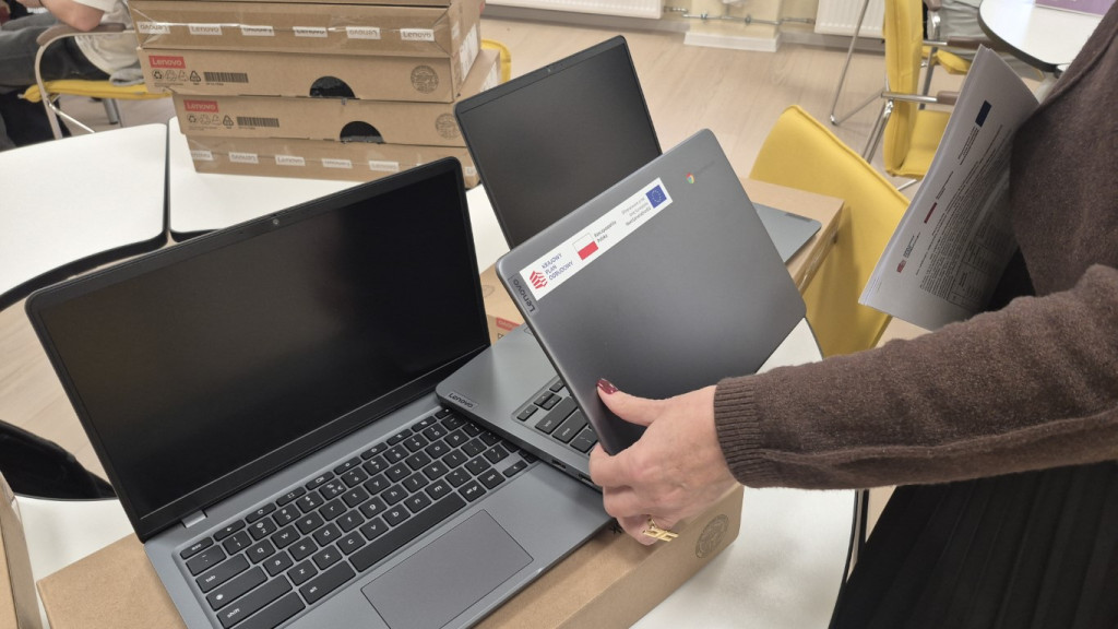 Sprzęt multimedialny dla placówek oświatowych