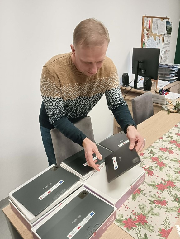 Sprzęt multimedialny dla placówek oświatowych