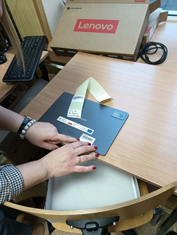 Sprzęt multimedialny dla placówek oświatowych