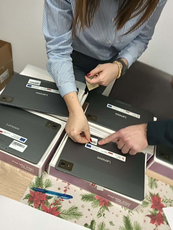 Sprzęt multimedialny dla placówek oświatowych