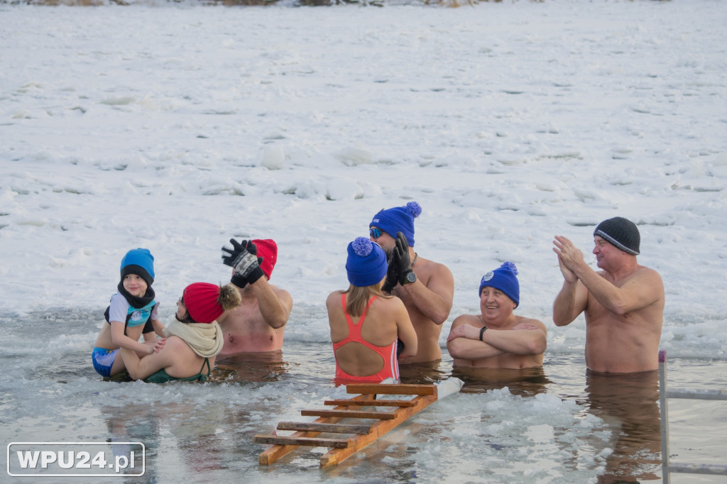 Tak morsy z Pułtuska witają prawdziwą zimę