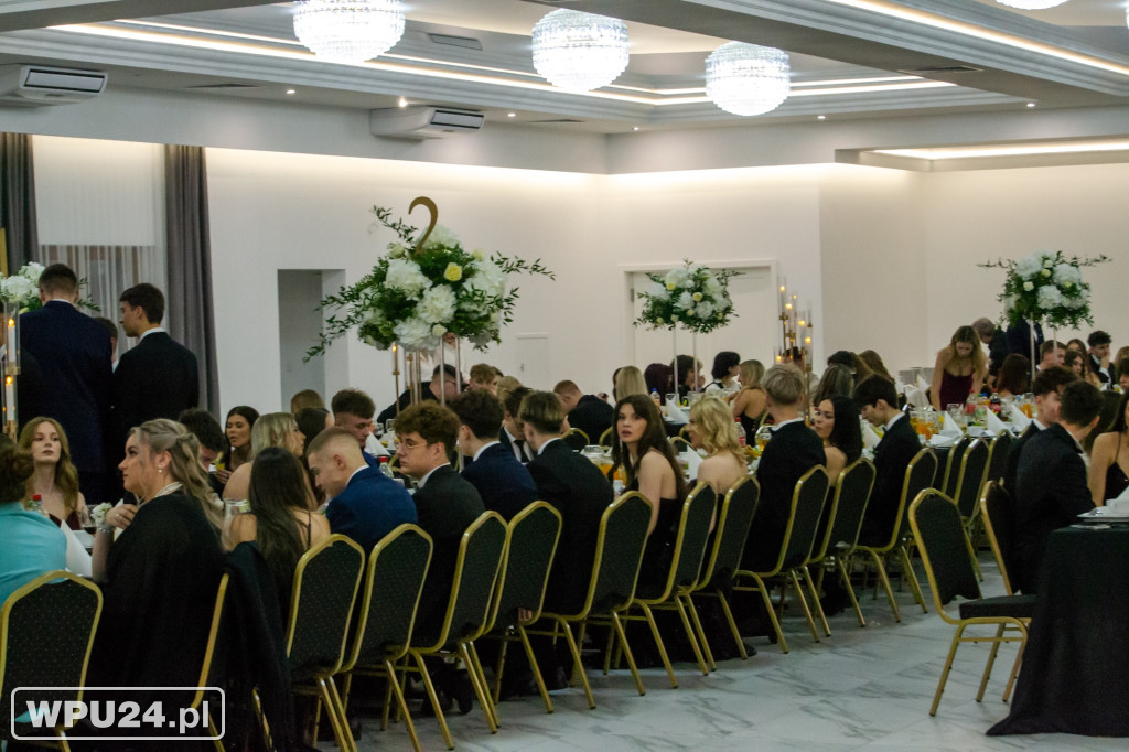 Zobacz, co działo się na studniówce LO Skargi