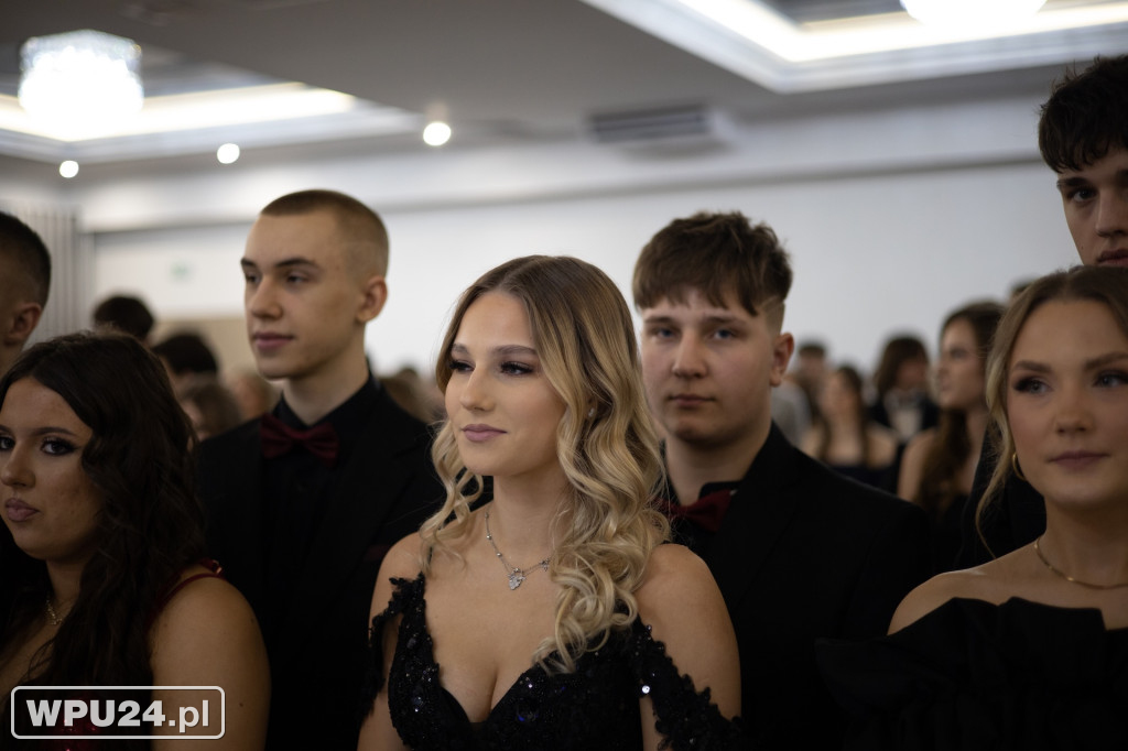 Zobacz, co działo się na studniówce LO Skargi