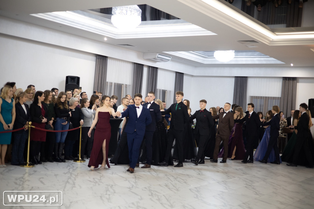 Zobacz, co działo się na studniówce LO Skargi