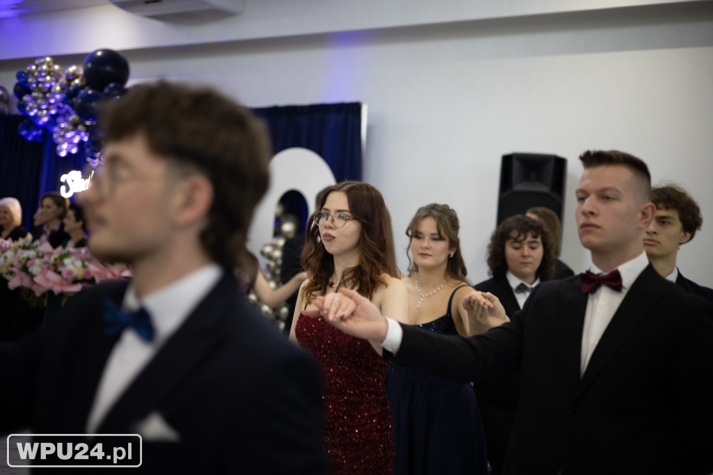 Zobacz, co działo się na studniówce LO Skargi