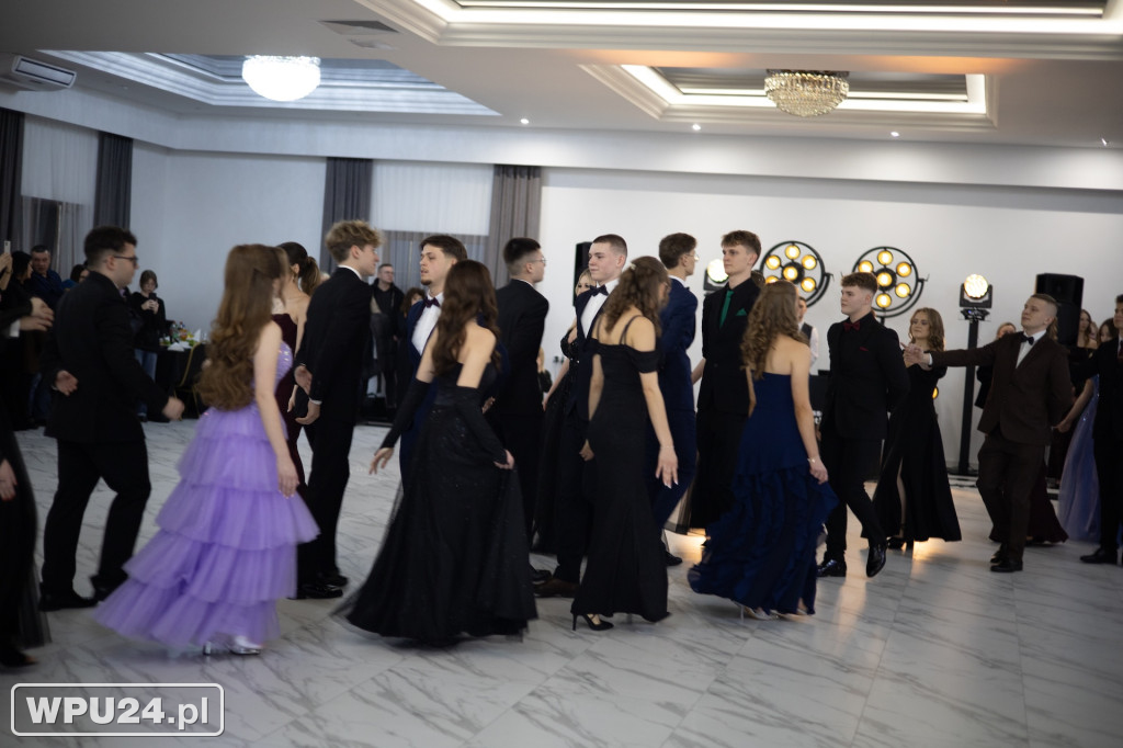 Zobacz, co działo się na studniówce LO Skargi