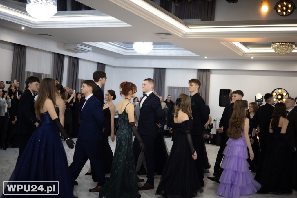 Zobacz, co działo się na studniówce LO Skargi