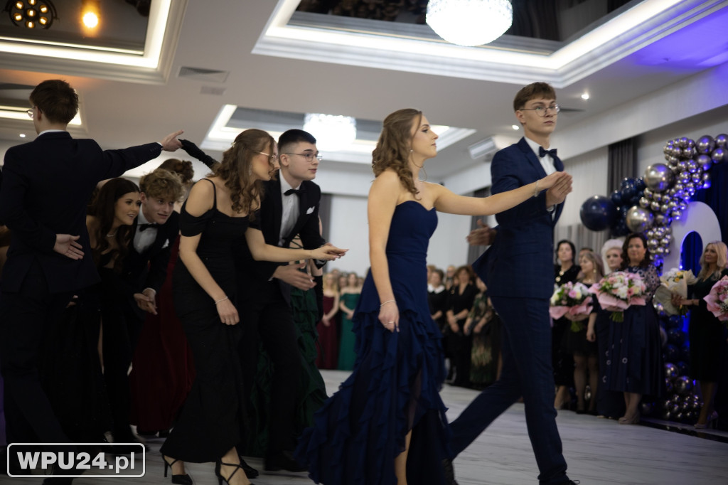 Zobacz, co działo się na studniówce LO Skargi