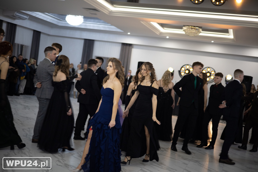 Zobacz, co działo się na studniówce LO Skargi