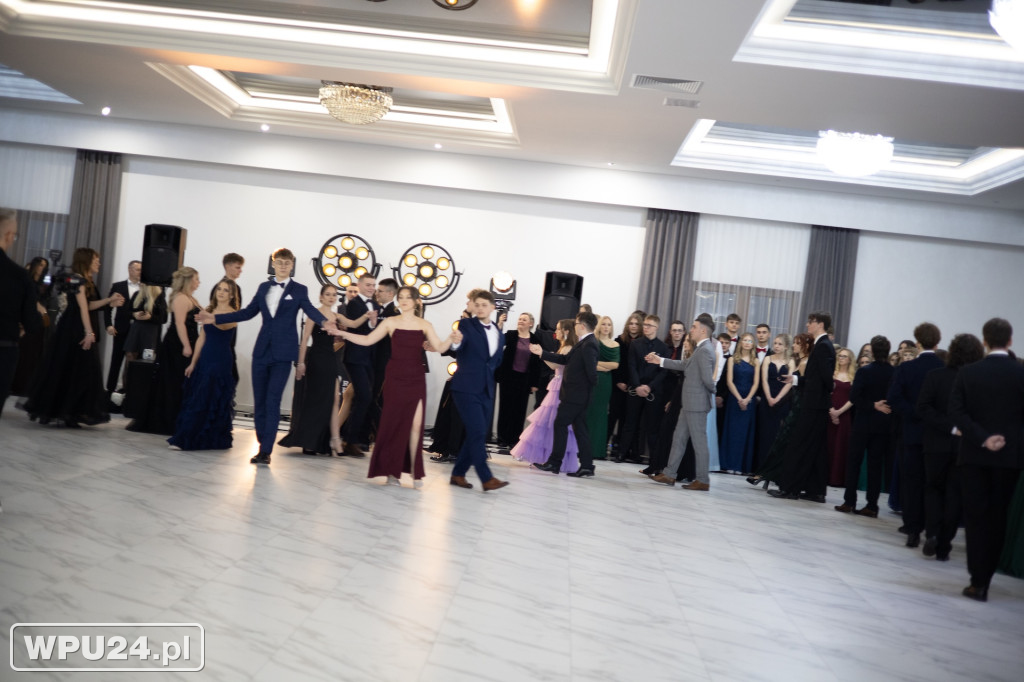 Zobacz, co działo się na studniówce LO Skargi