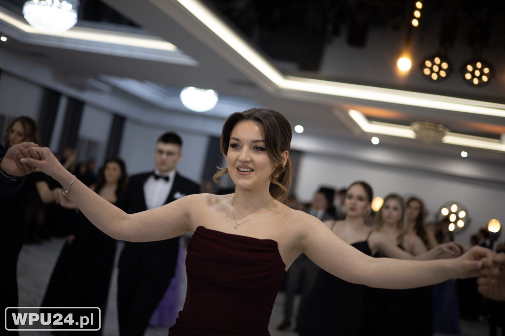 Zobacz, co działo się na studniówce LO Skargi