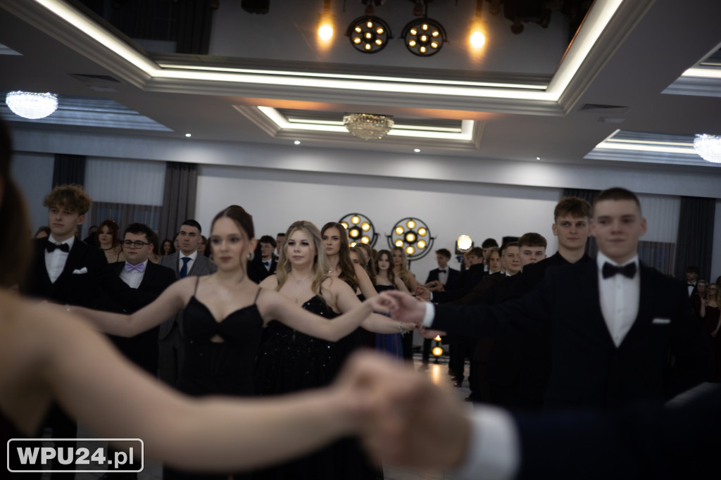 Zobacz, co działo się na studniówce LO Skargi