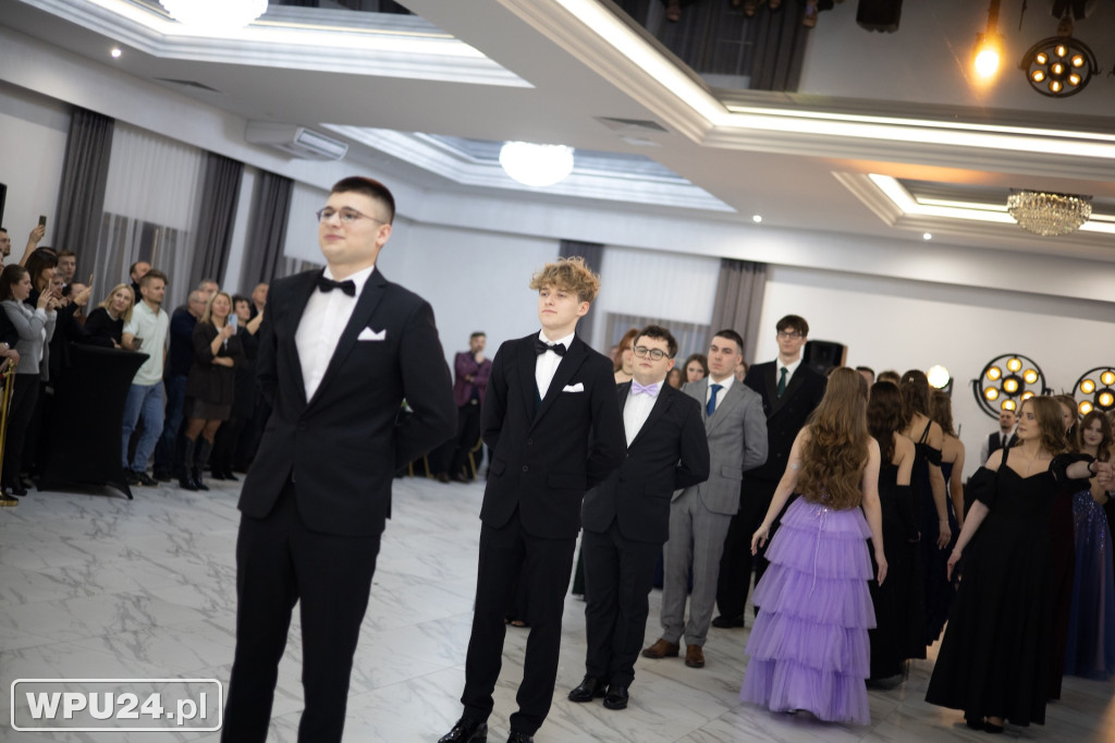 Zobacz, co działo się na studniówce LO Skargi