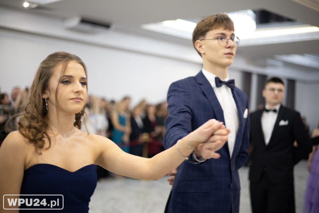 Zobacz, co działo się na studniówce LO Skargi