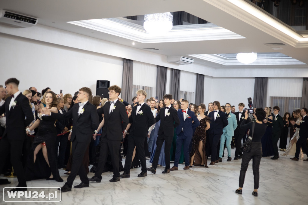 Zobacz, co działo się na studniówce LO Skargi