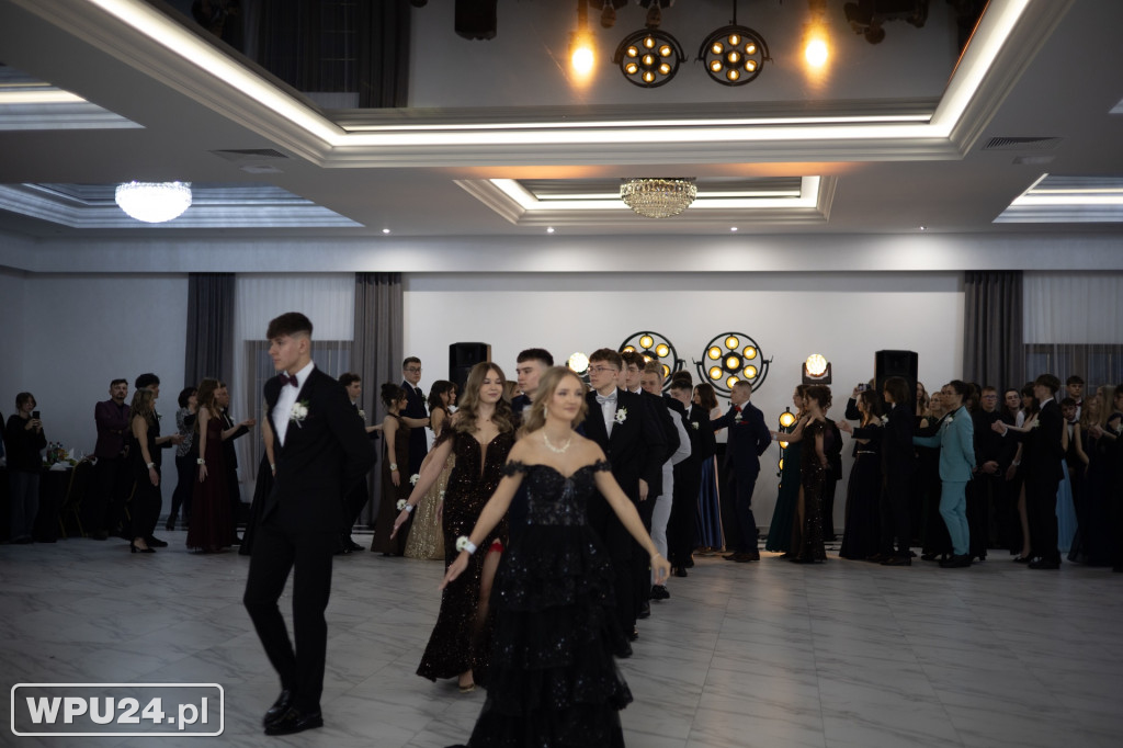 Zobacz, co działo się na studniówce LO Skargi